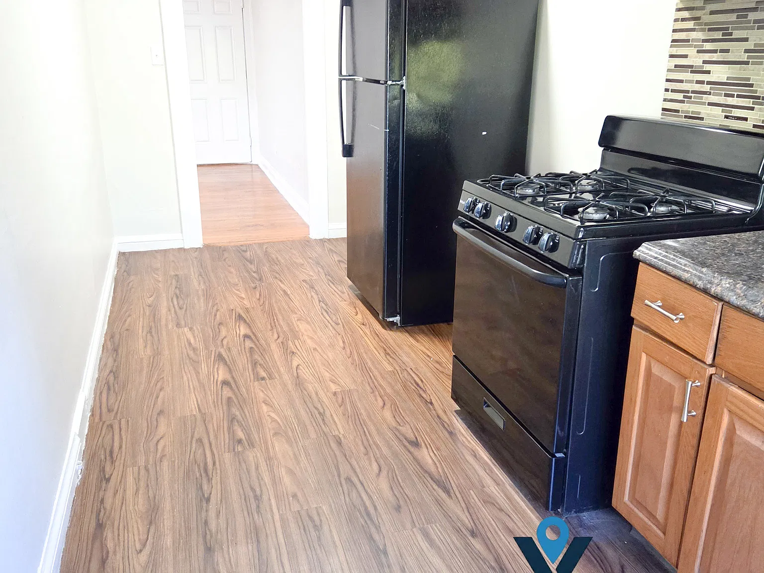 1 bed, 950 sqft, $1,100 — Photo 2