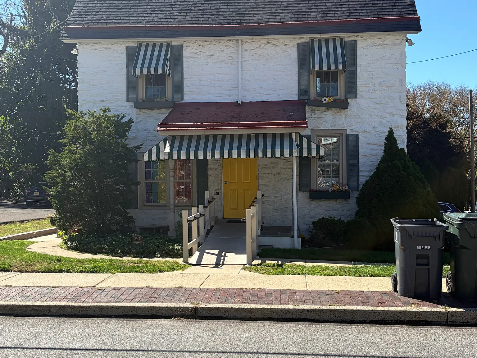 1 bed, 700 sqft, $1,350 — Photo 1