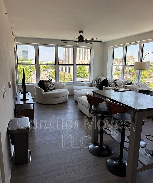 100 E Washington St #68