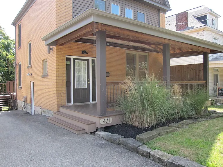 471 Oneida St — Photo 1