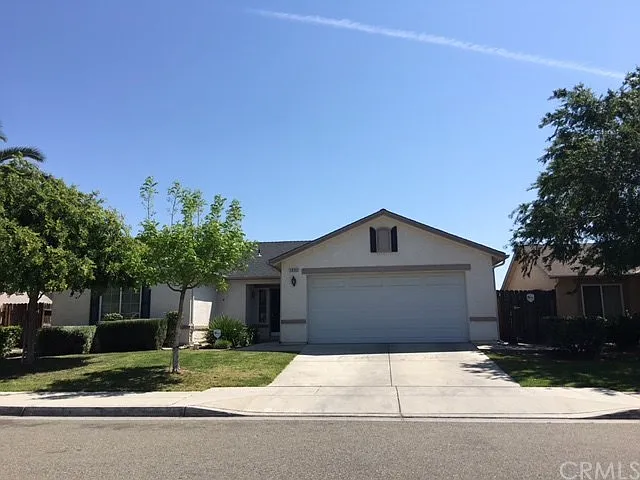 1692 N Cecelia Ave photo 1