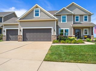 5204 Longfield Rd, Bloomington, IL 61705