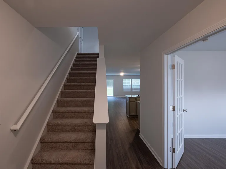 1007 Crescent Corner Dr — Photo 2