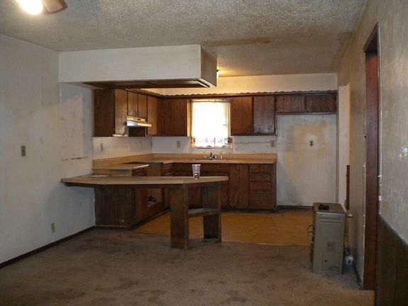 5th image of 319 E 7th St