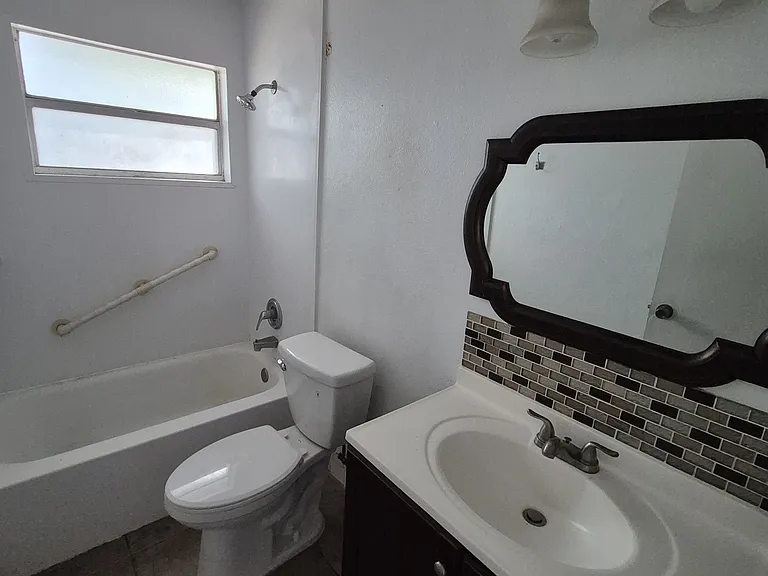 2884 Oaklawn Ave #B — Photo 11