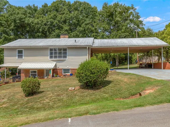 115 Pine Cir, Townville, SC 29689