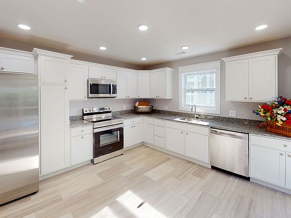 2nd image of 1319 Forest Ave APT 2