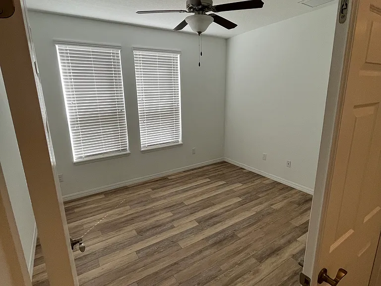 4976 NW 35th Lane Rd — Photo 5