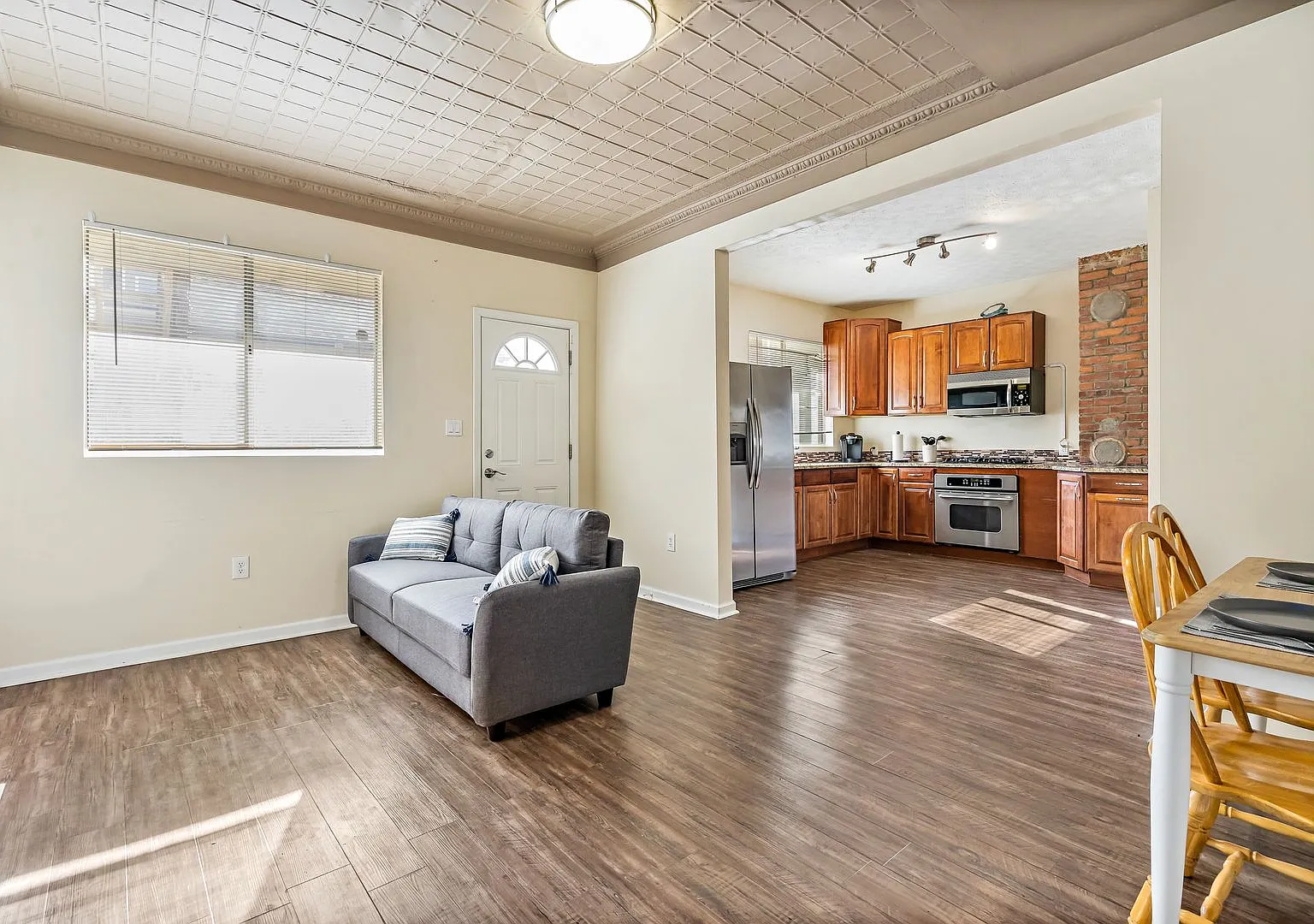 1129 Brabec Street (Full Service Plan) — Photo 3