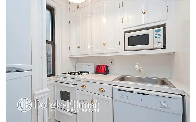 Sold by Douglas Elliman | media 11