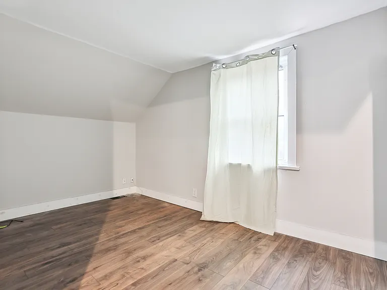 19 Seneca St #2 — Photo 11