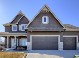 12355 Elk Ridge Cir, Papillion, NE 68046