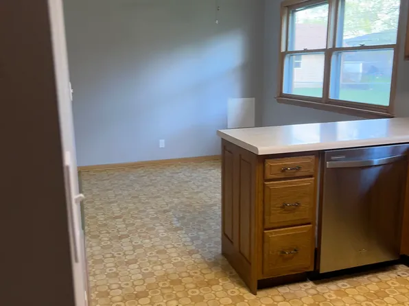 2010 Richard St, Aurora, IL 60506