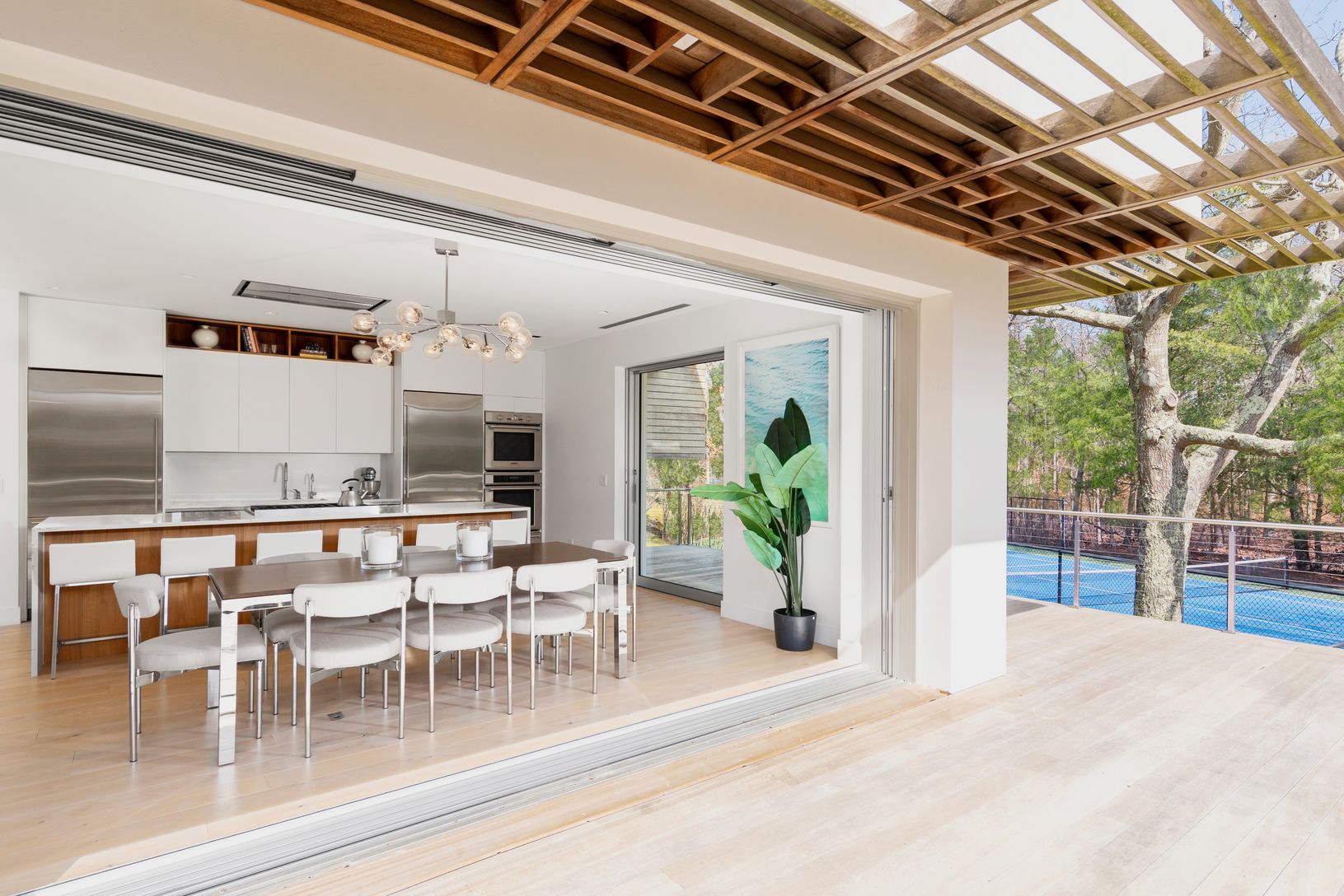  Spacious Chefs Kitchen opens up  to outdoor enetrtaining