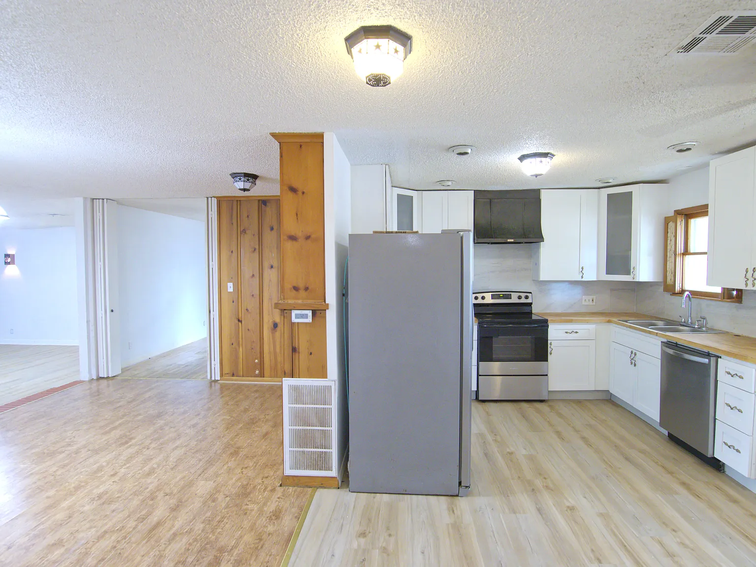 4 bed, 2596 sqft, $2,100 — Photo 3