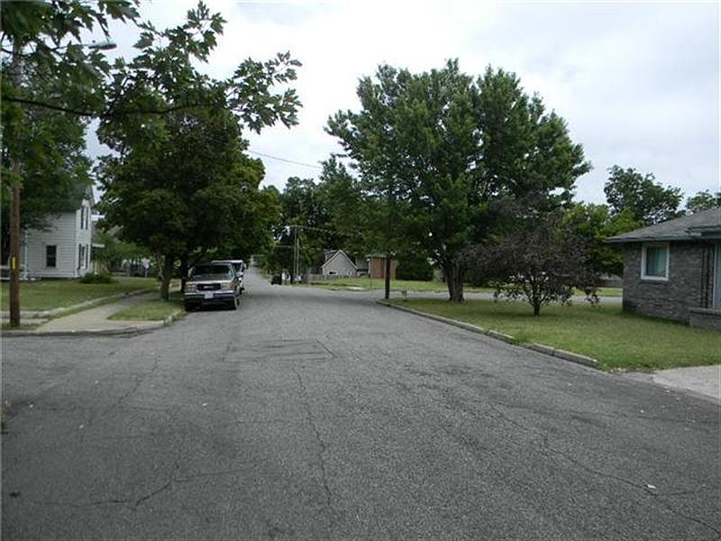 2nd image of 1720 Joplin St