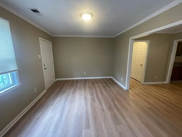 3 bed, 1.0 bath, 1231 sqft, $1,100 — Photo 4