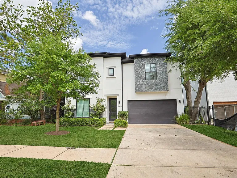 2518 Southgate Blvd — Photo 2