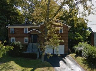 23 E Ridge Ln, Mount Kisco, NY 10549