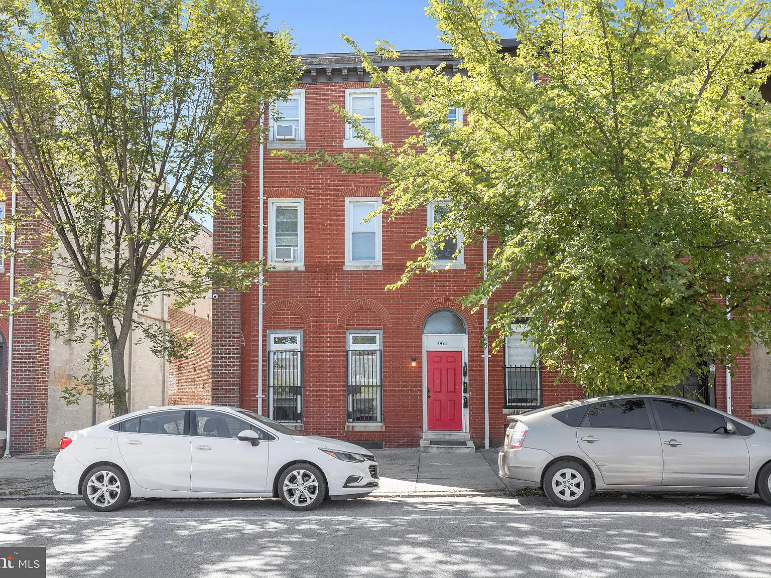 2 bed, 1.0 bath, 993 sqft, $1,200 — Photo 1