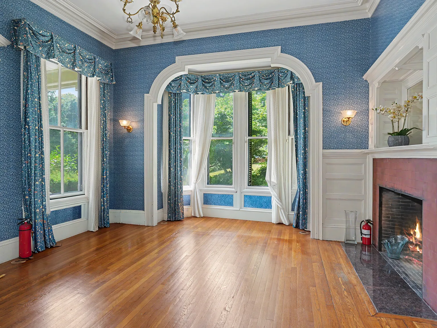6 bed, 3.5 bath, 3405 sqft, $8,000 — Photo 4