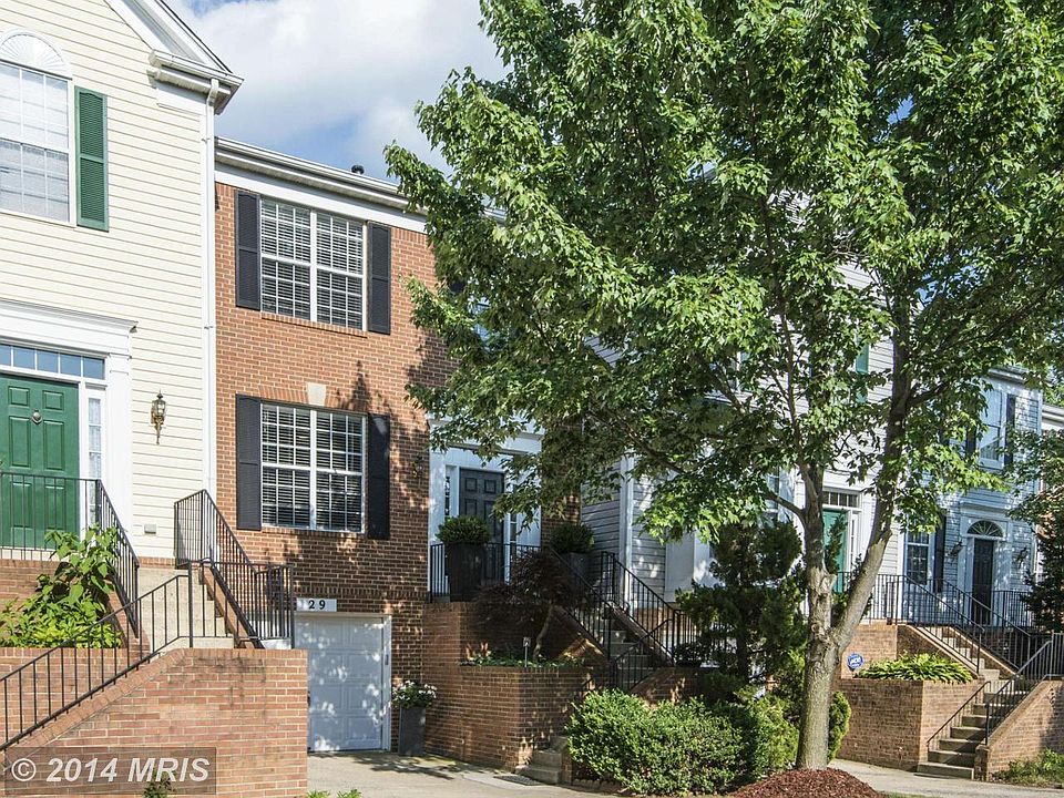 1st image of 29 Vanderbilt Ct