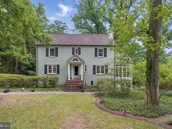 6914 Wilson Ln, Bethesda, MD 20817