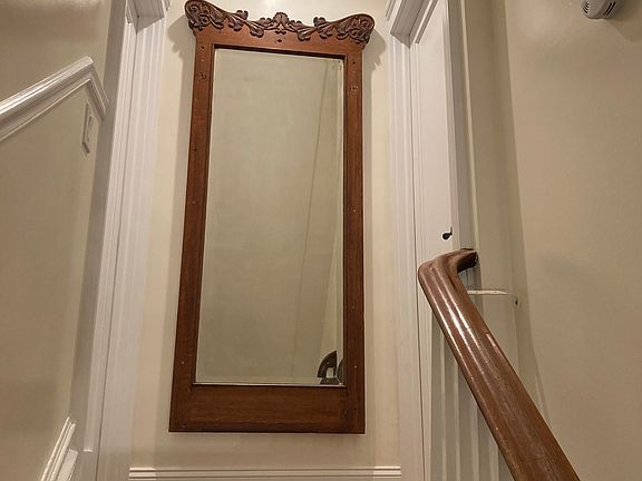 Entrance to the studio is on the right