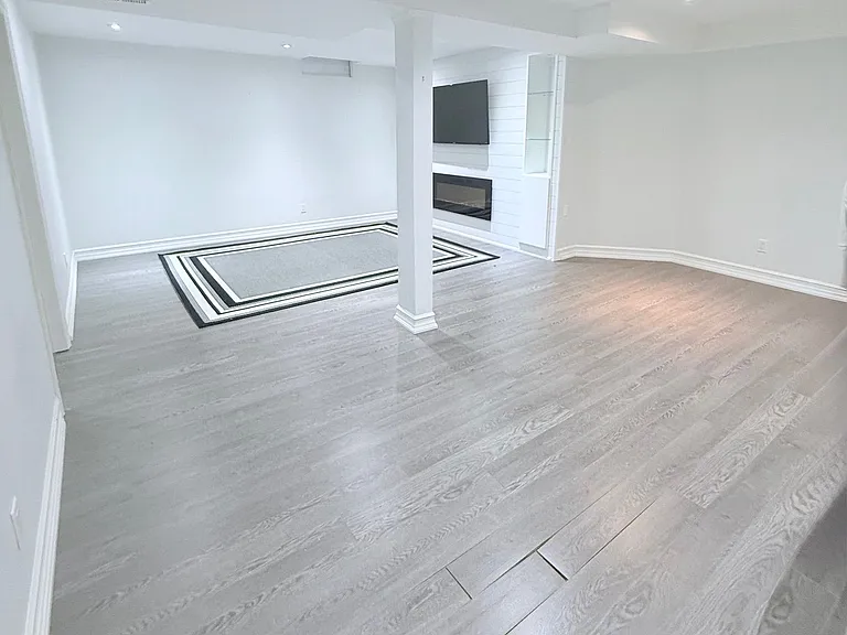 70 Robertson Close #BASEMENT — Photo 3