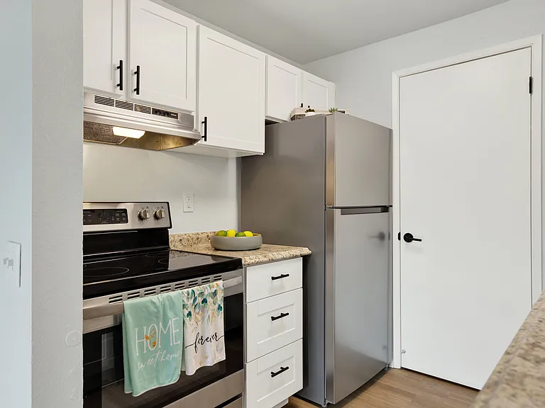 Capri Apartments — Photo 34