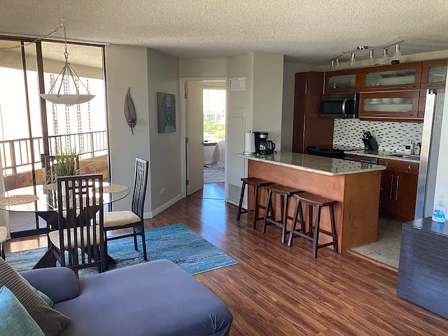 2 bed, 1200 sqft, $5,100 — Photo 2