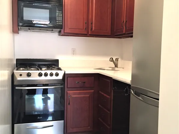 220 W 104th St APT 4W, New York, NY 10025