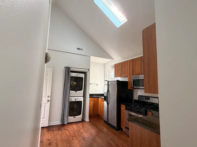 1031 N Paulina St #CH2 — Photo 6