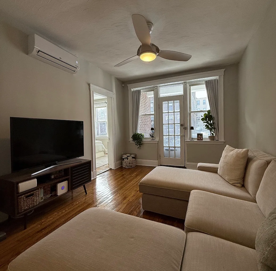 2 bed, 9999 sqft, $3,600 — Photo 1