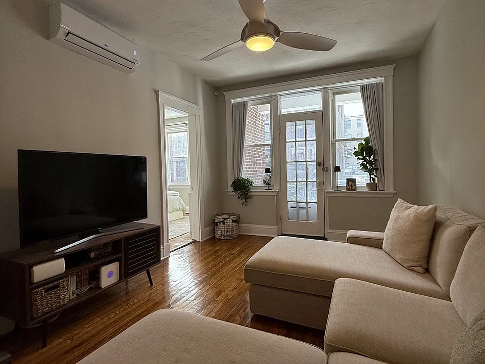 323 Summit Ave #3
