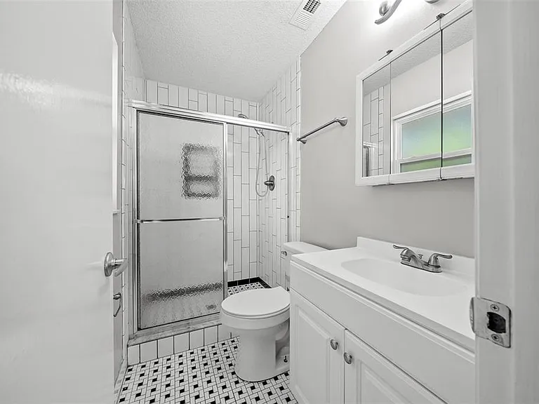 1820 SE 57th Ave — Photo 16