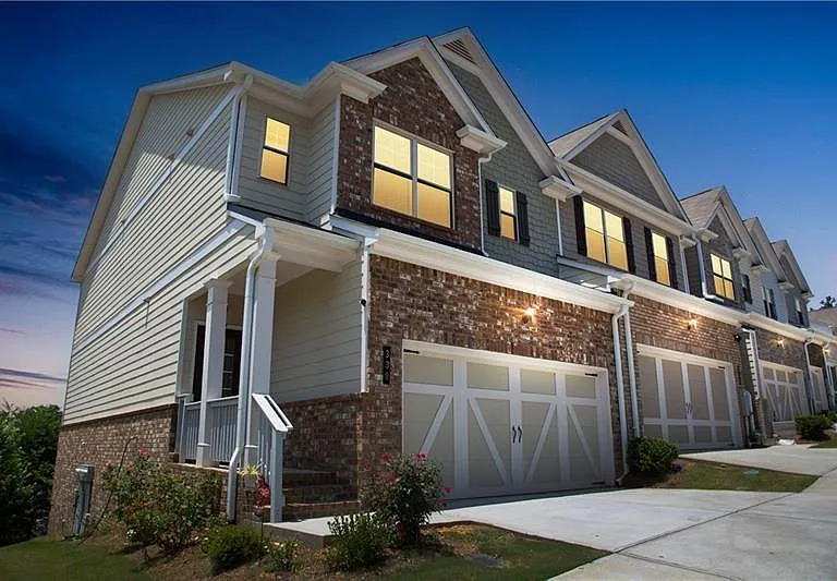 339 Cherryhill Ln #R — Photo 1
