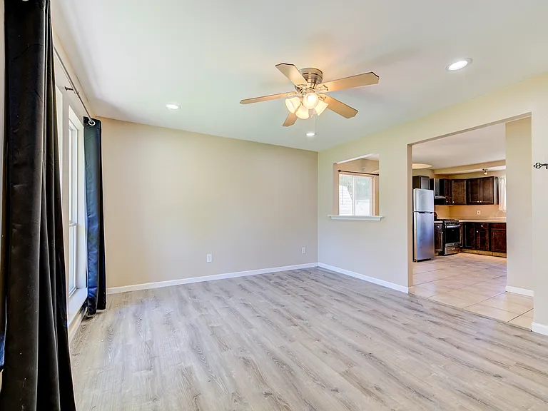 655 Lexington Park — Photo 7