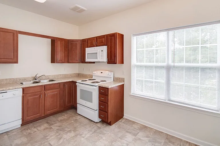 Eat-in Kitchen