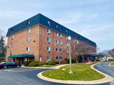 5011 Valley Ln APT 305, Streamwood, IL, 60107
