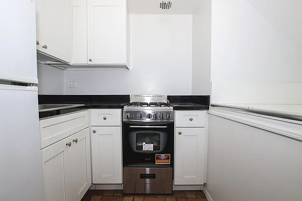 Rented by Avenues Real Estate | media 6