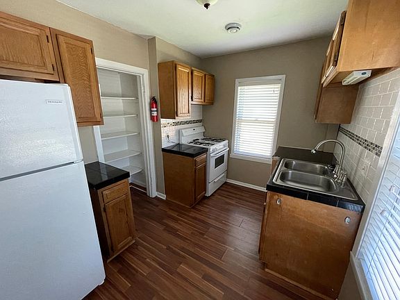 2nd image of 1428 Como Ave #2