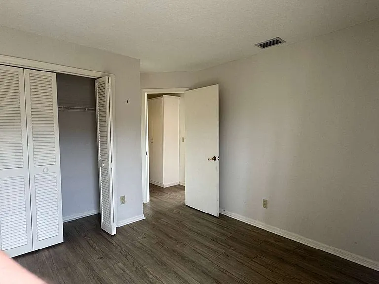 15233 W Pond Woods Dr #404 — Photo 14