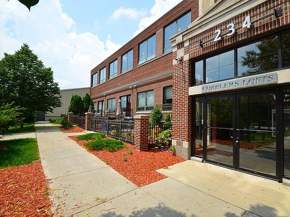 2nd image of 234 E Reservoir Ave Unit 206