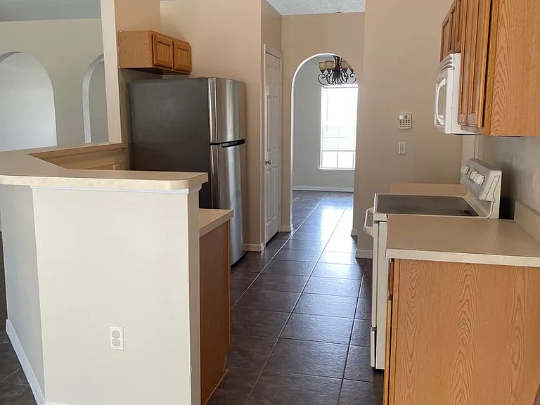 1412 Hathaway Ave — Photo 5