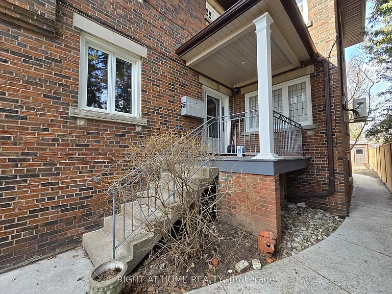 20 Teddington Park Ave #1 — Photo 4