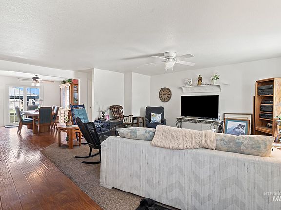 3rd image of 521 N Boise St