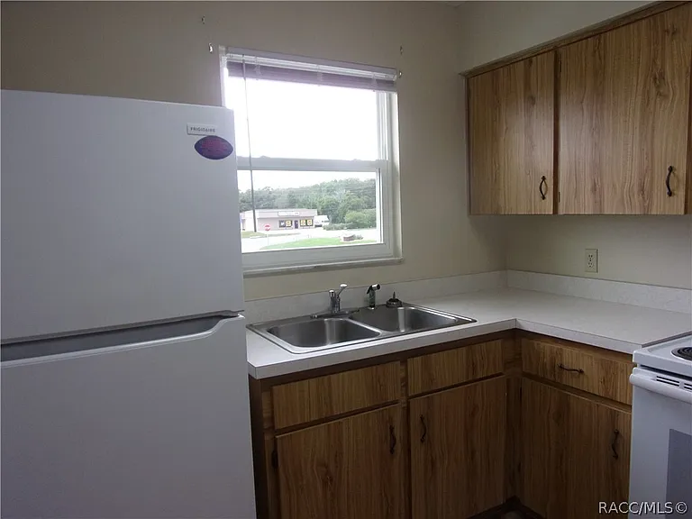 2321 Carter St #C — Photo 6
