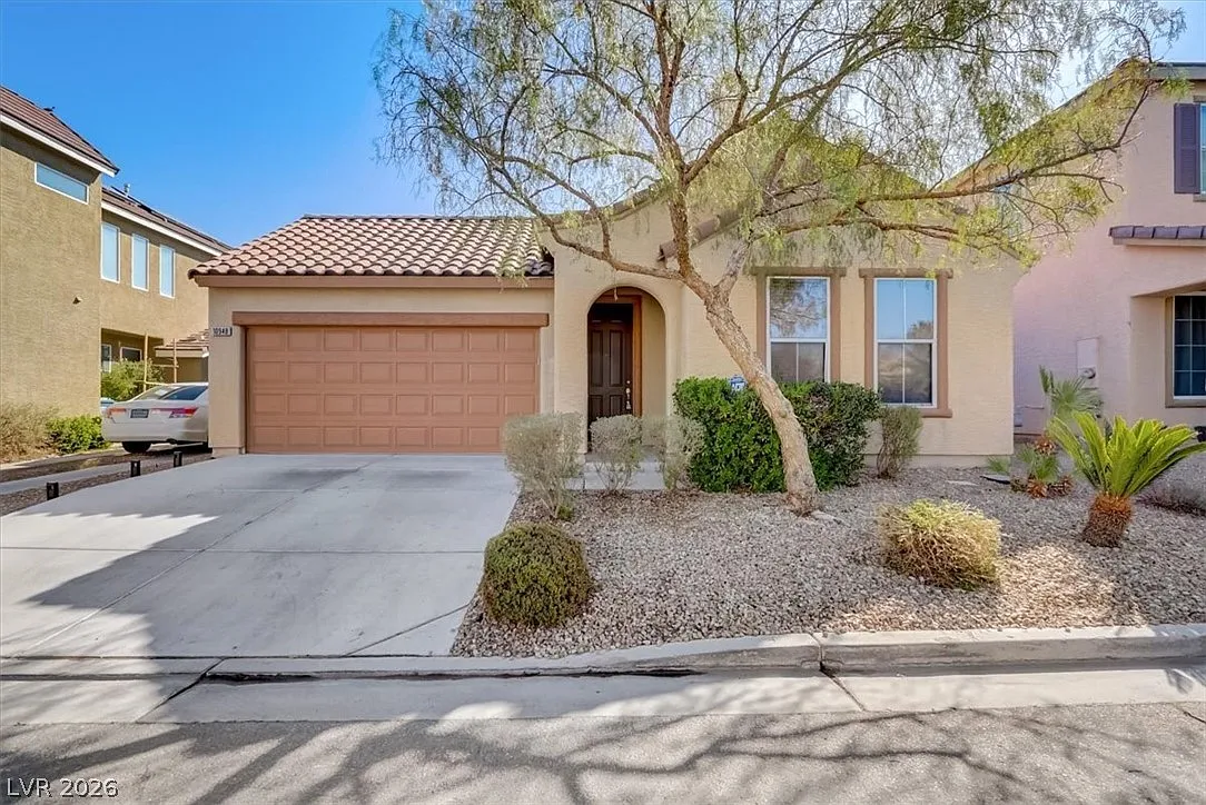 3 bed, 2.0 bath, 1357 sqft, $1,995 — Photo 2