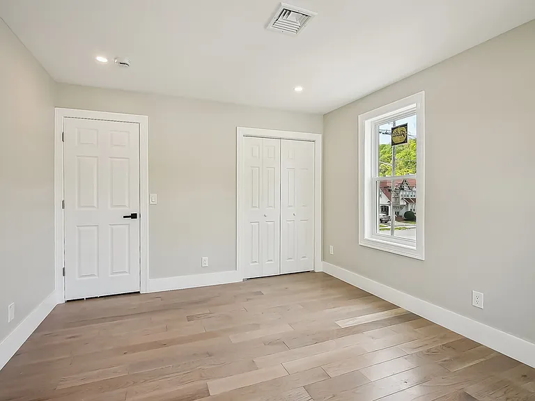 223 Victor St — Photo 11